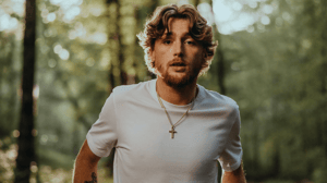 image of country artist Bailey Zimmerman